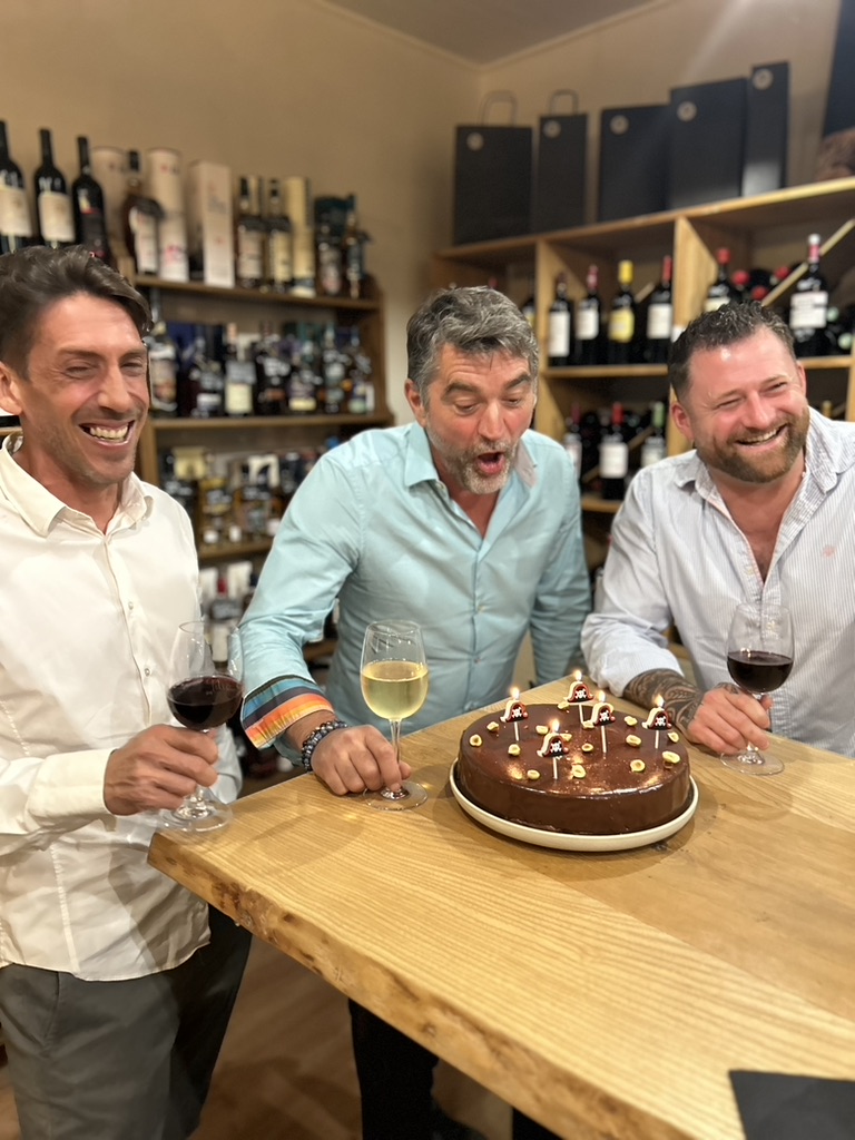 L'équipe de La Cave des Darons lors d'un événement festif